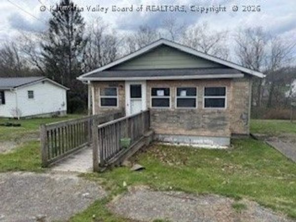329 Chestnut Street, Mabscott, WV 25871