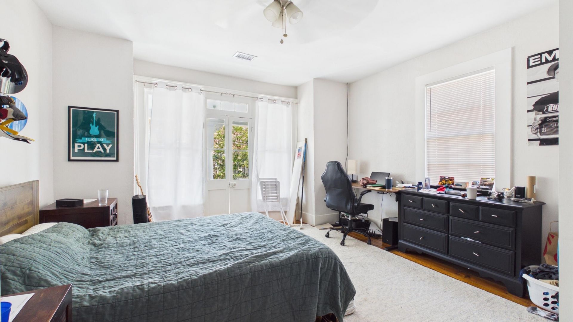 120 Alexander Street Photo 24