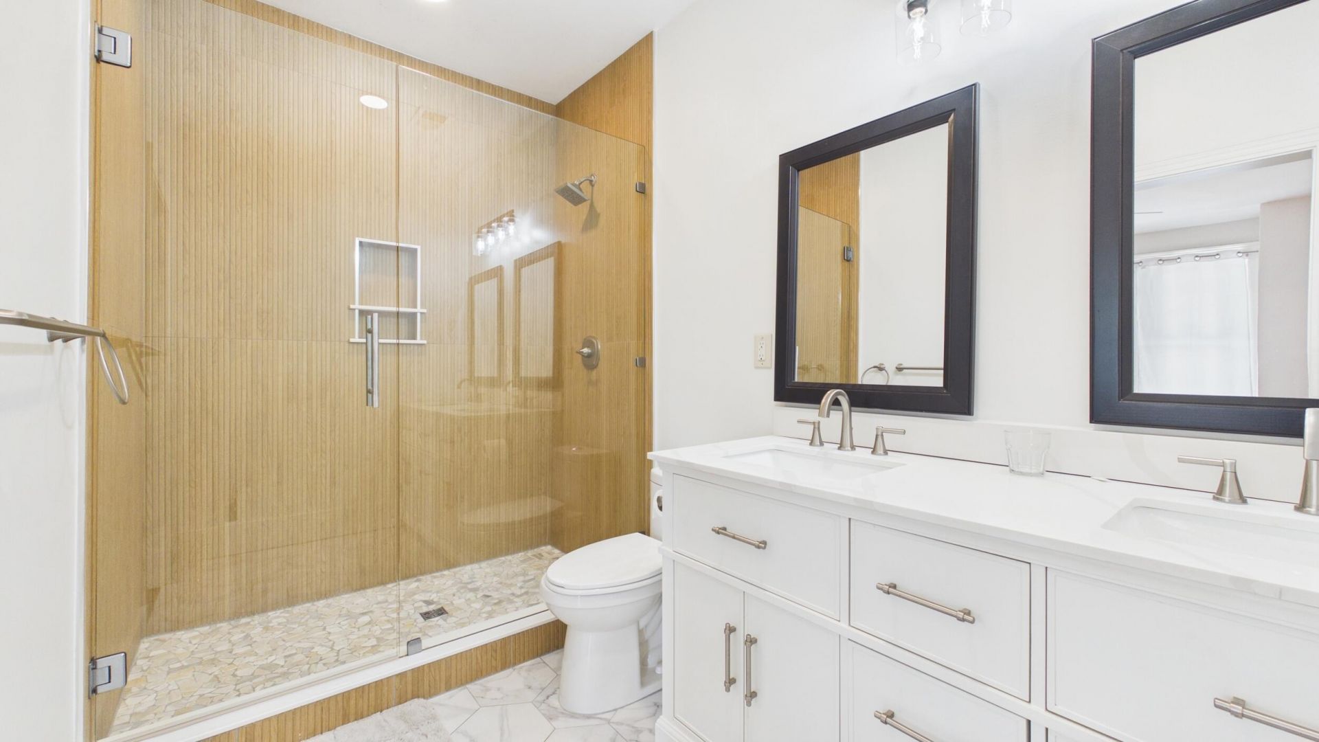 120 Alexander Street Photo 25