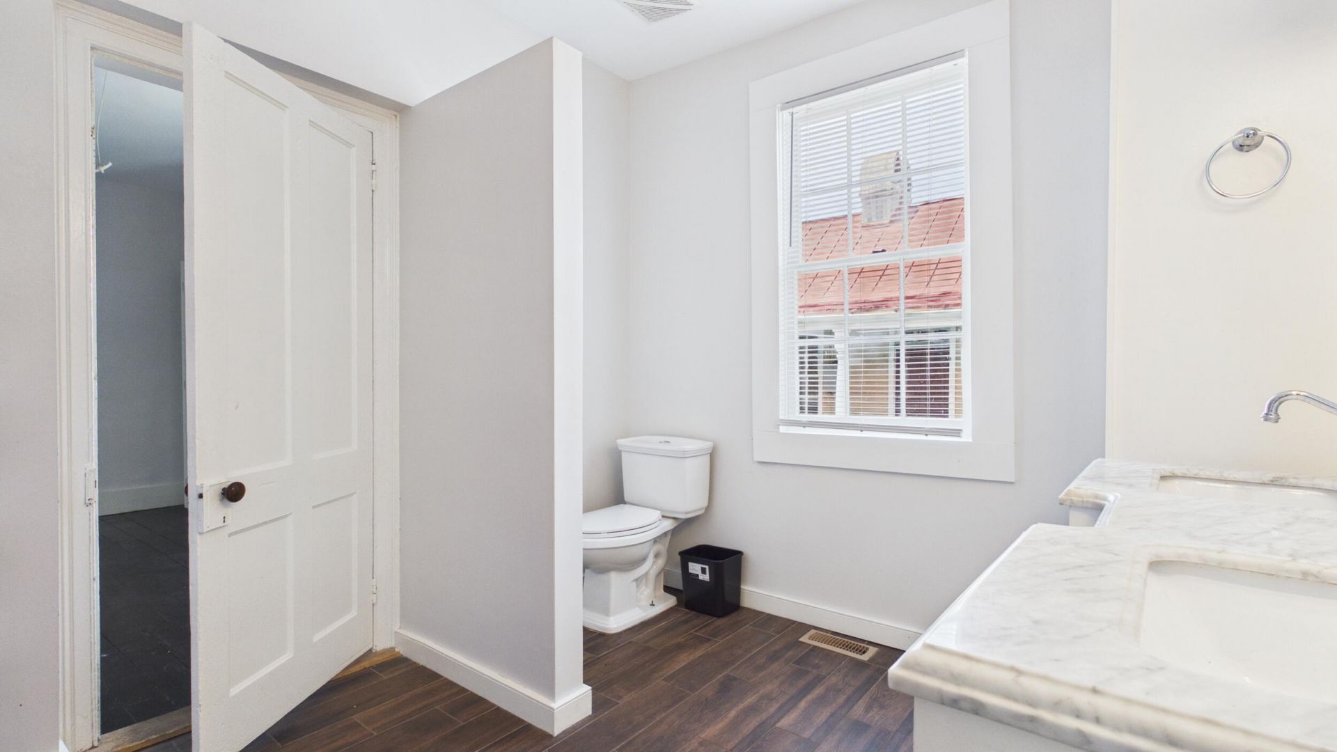 120 Alexander Street Photo 29