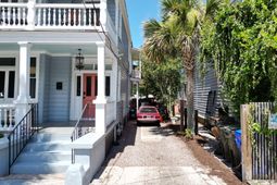120 Alexander Street photo 4