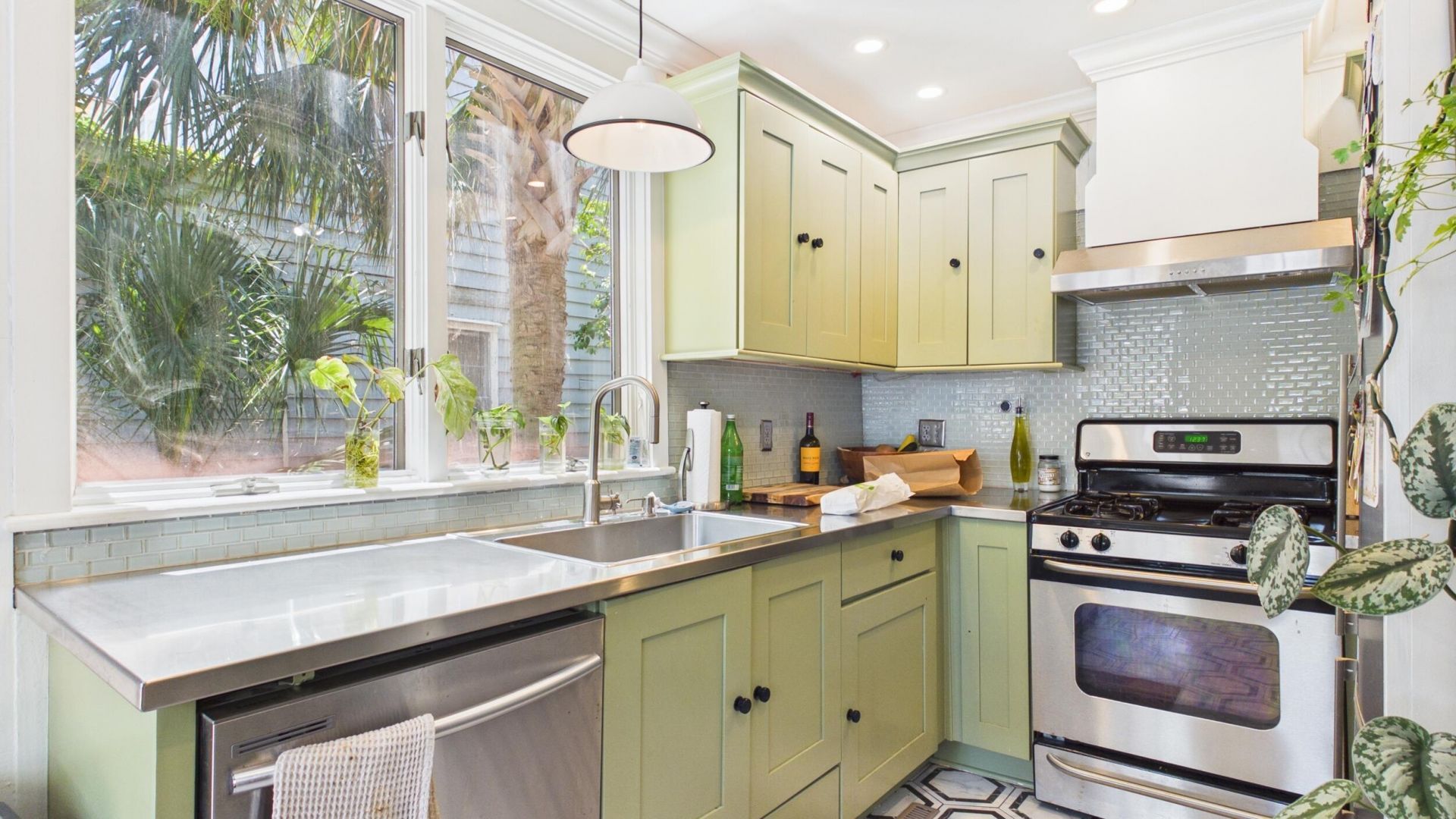 120 Alexander Street Photo 42