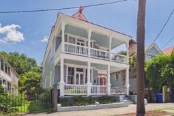 120 Alexander Street photo 4