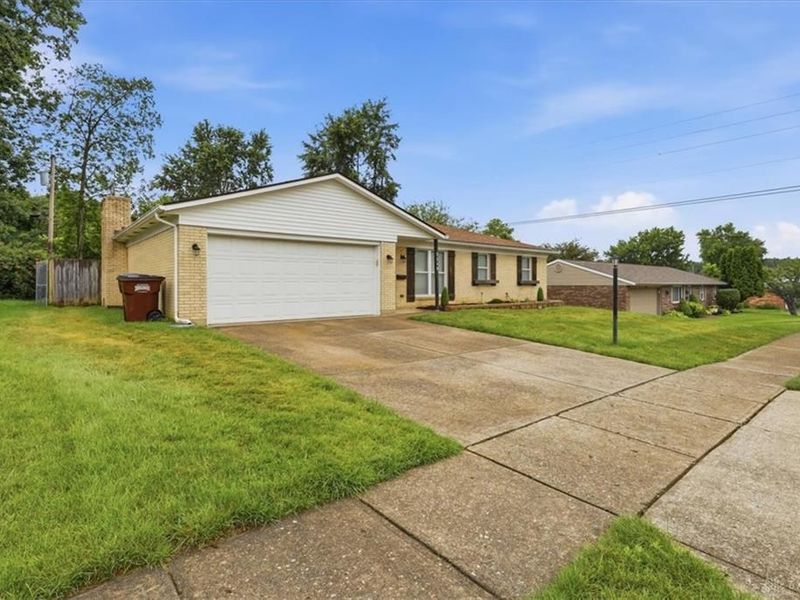 2268 Chapel Drive, Fairborn, OH 45324 Photo 2