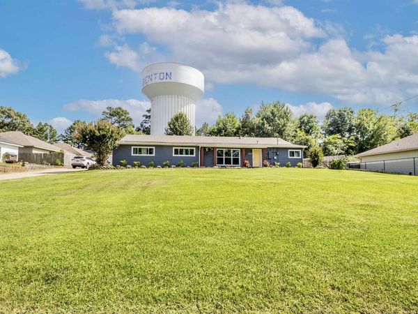 1617 Deerfield Rd, Benton, AR 72019