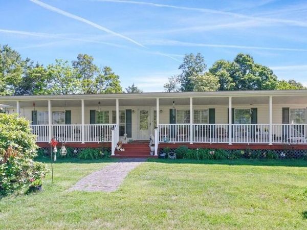 252 Maiden LN, Fincastle, VA 24090