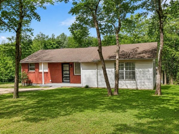 751 Hogan Rd , Clarksville, TN 37043