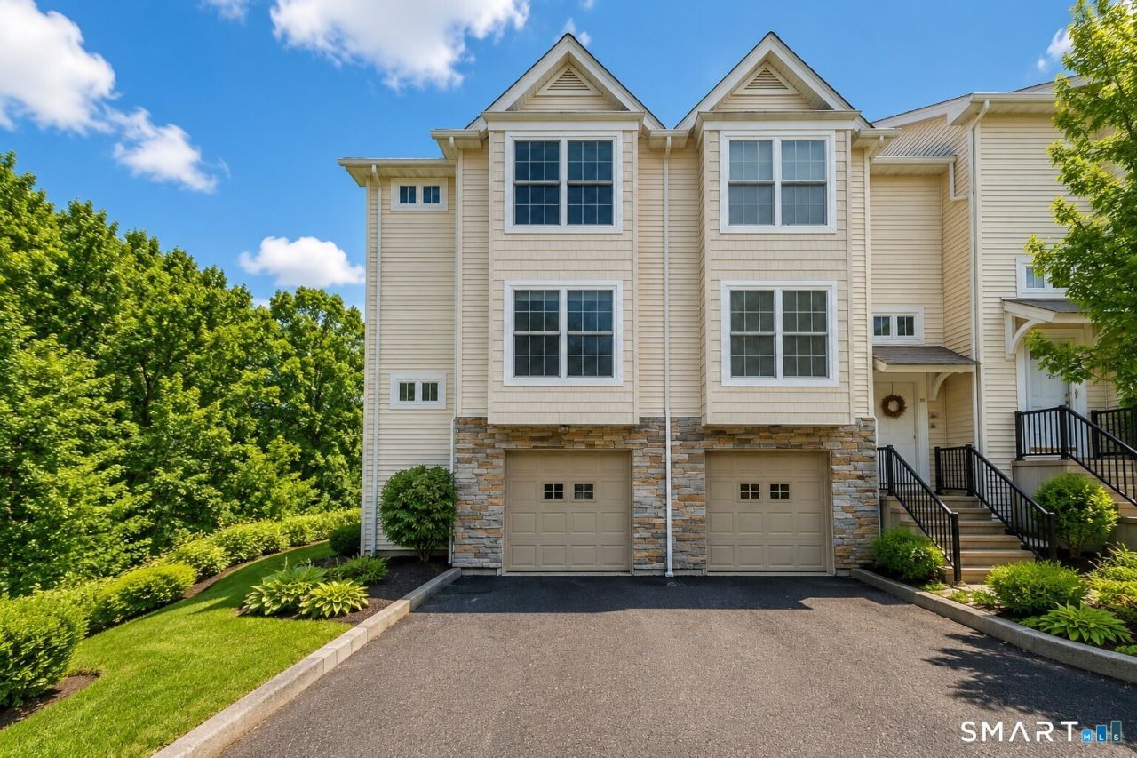 32 Crows Nest, Unit 29, Danbury, CT 06810 Main Photo