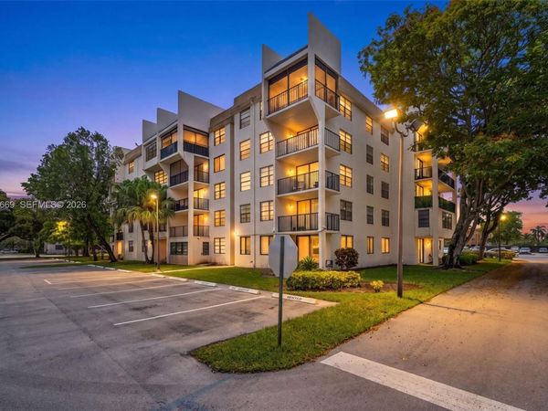 6190 Woodlands Blvd , Unit 316, Tamarac, FL 33319