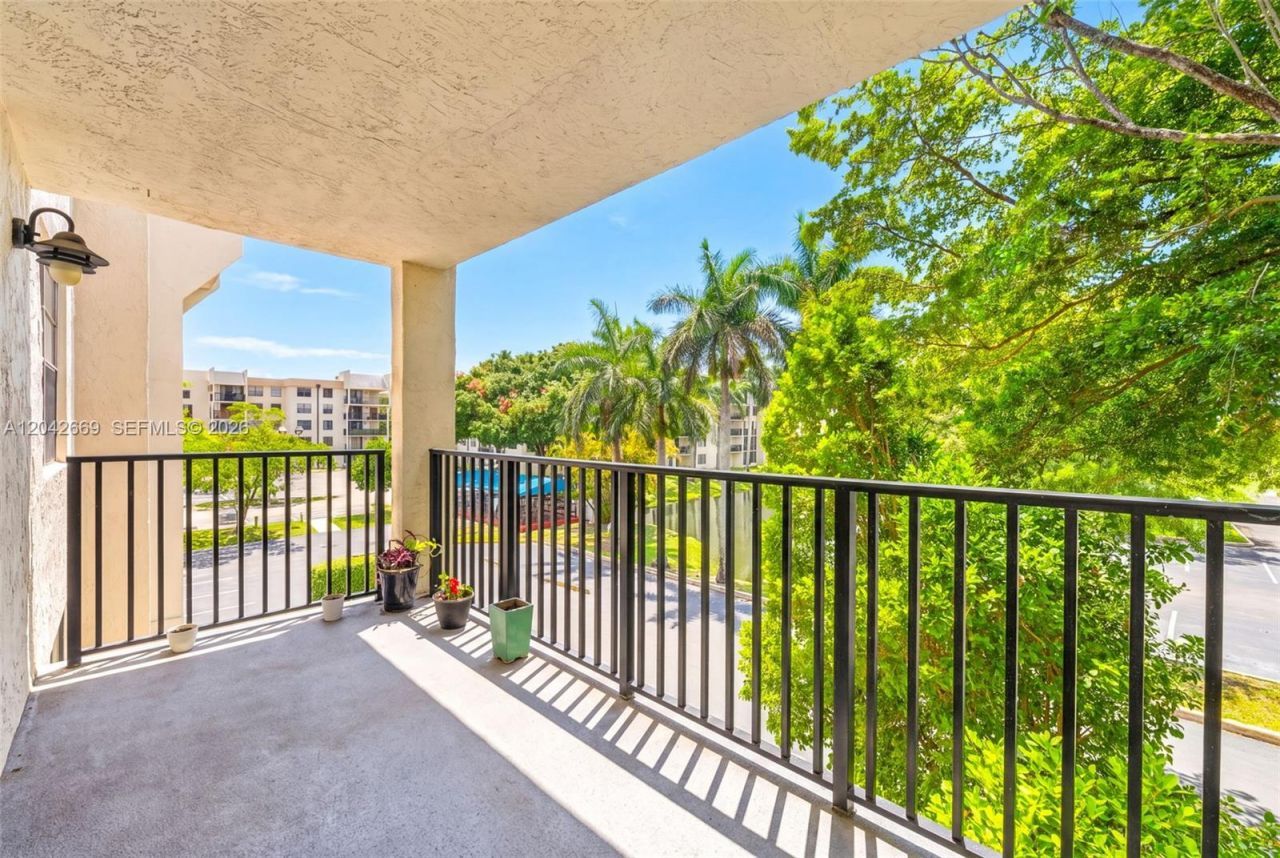 6190 Woodlands Blvd , Unit 316, Tamarac, FL 33319 Photo