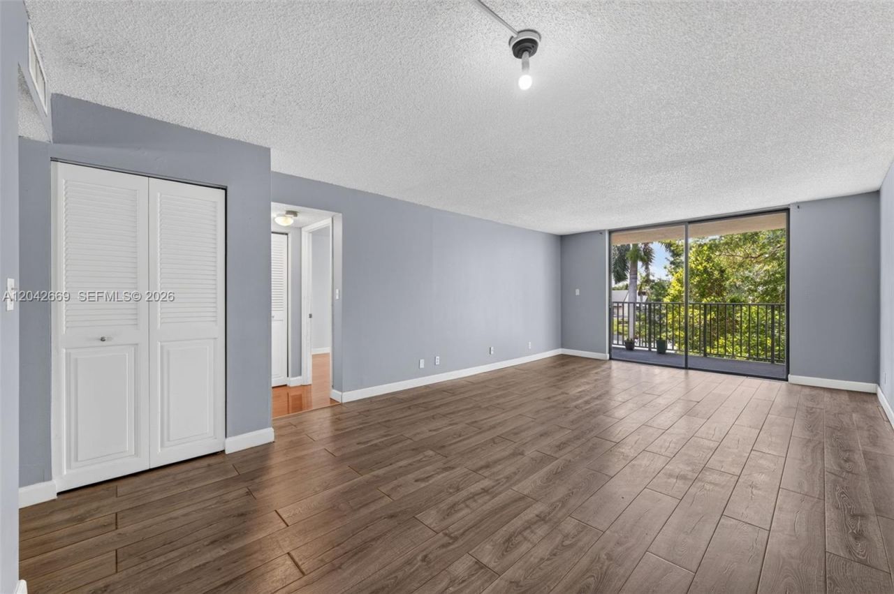 6190 Woodlands Blvd , Unit 316, Tamarac, FL 33319 Photo