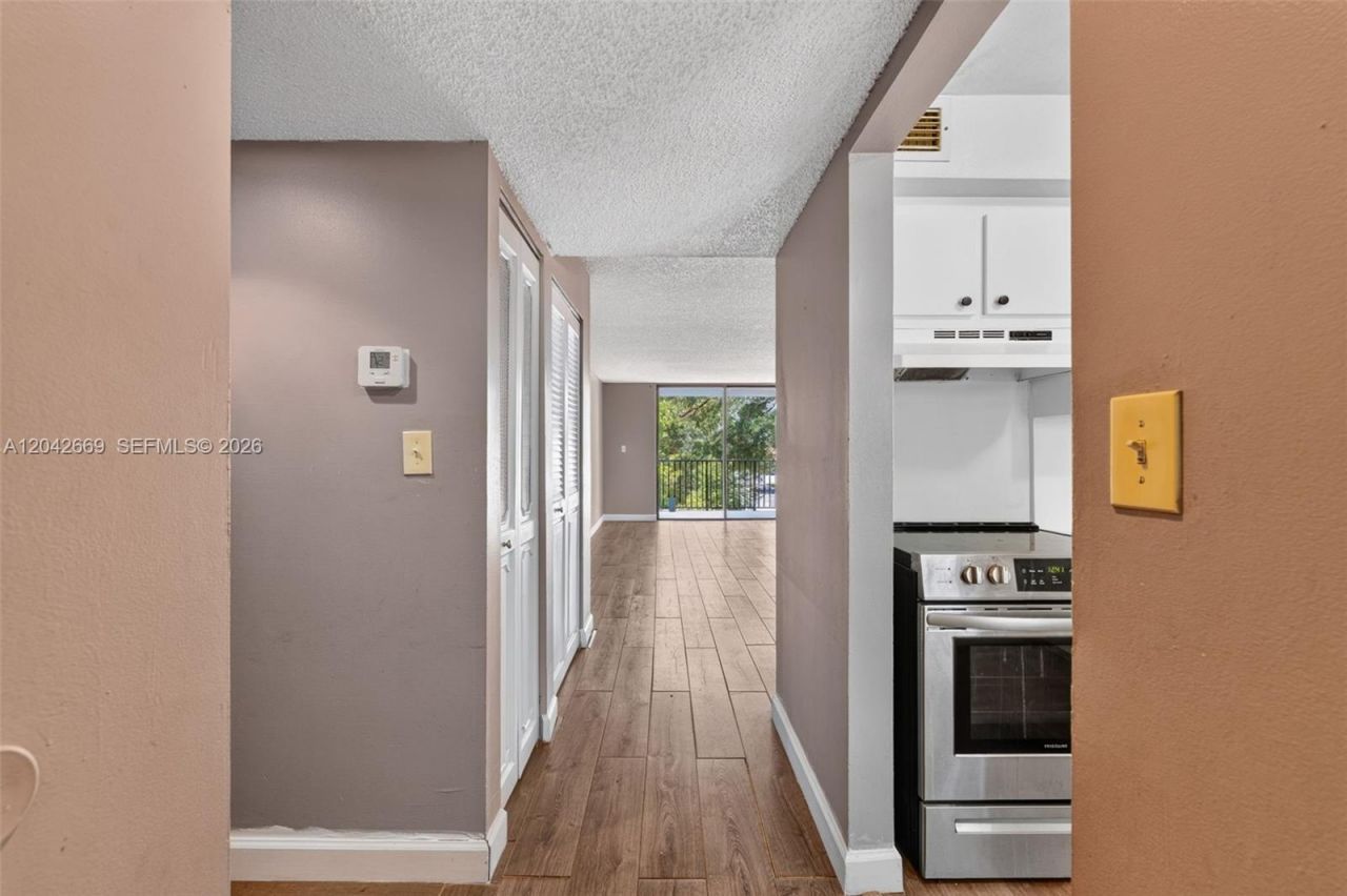 6190 Woodlands Blvd , Unit 316, Tamarac, FL 33319 Photo