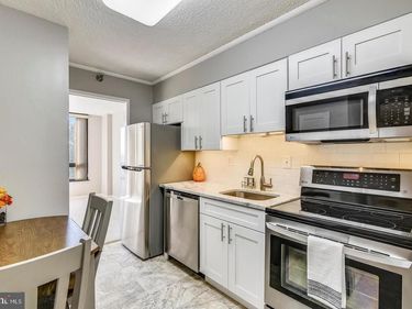 1808 OLD MEADOW ROAD, Unit 910, MCLEAN, VA 22102