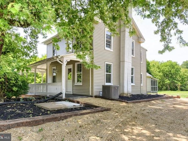 21 N YORK ROAD, DILLSBURG, PA 17019