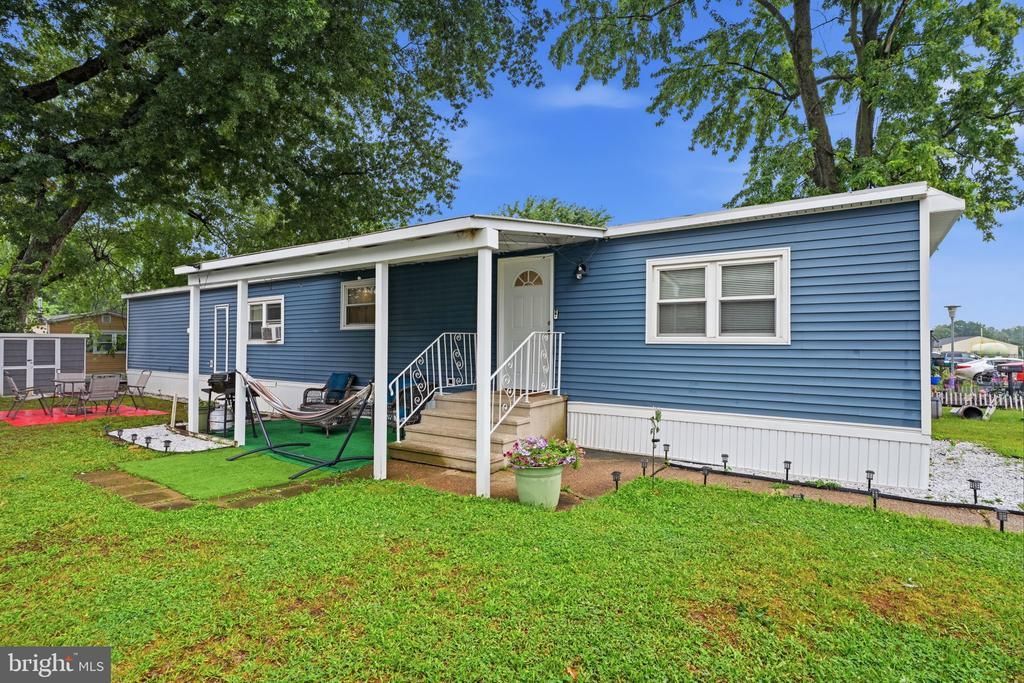 228 JOHNSON DRIVE, FAIRLESS HILLS, PA 19030