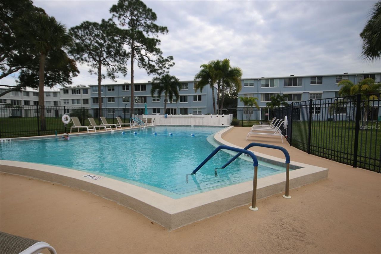4880 Locust Street Ne, Unit 338, Saint Petersburg, FL 33703 Photo