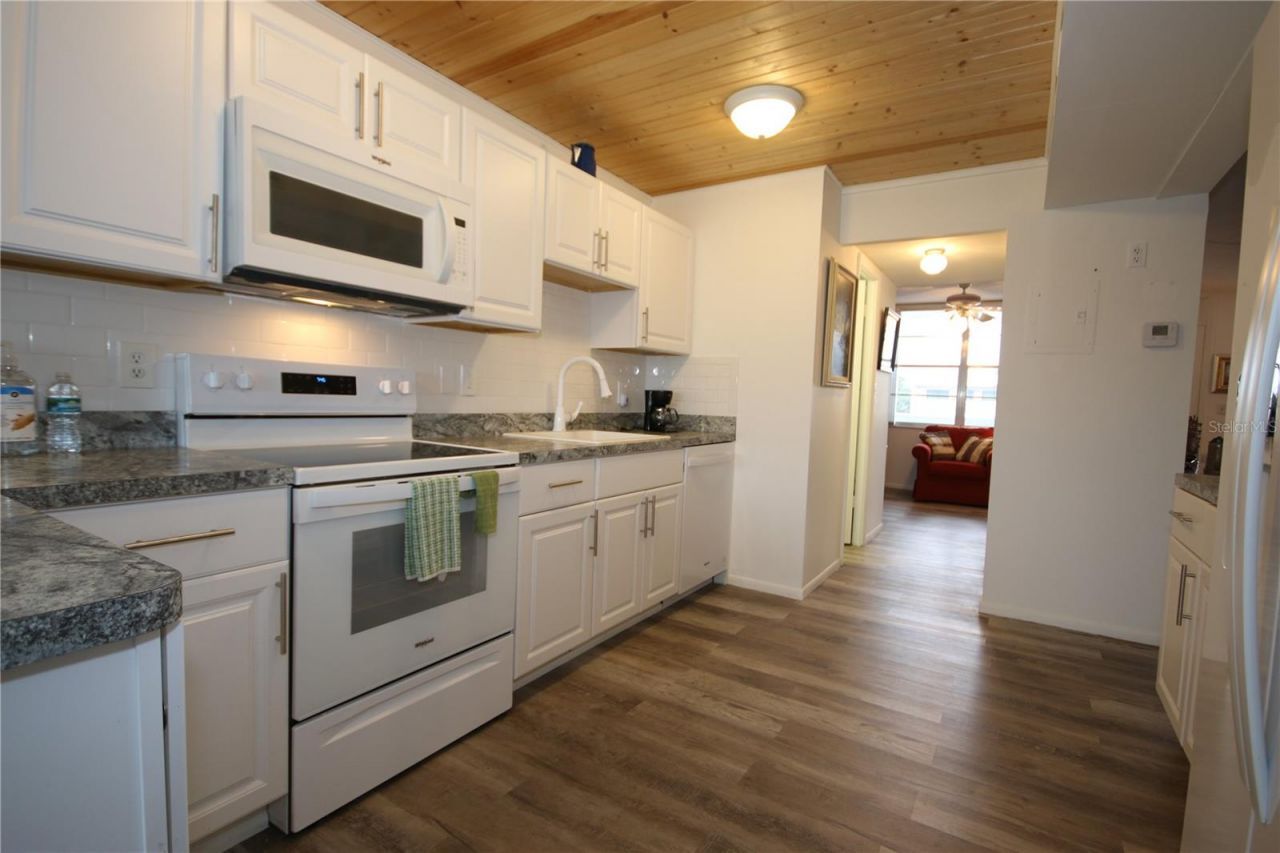 4880 Locust Street Ne, Unit 338, Saint Petersburg, FL 33703 Photo