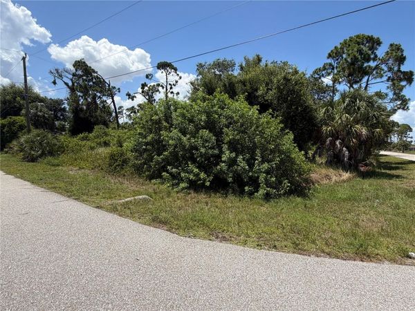 17224 CLIFF AVENUE , PORT CHARLOTTE, FL 33948