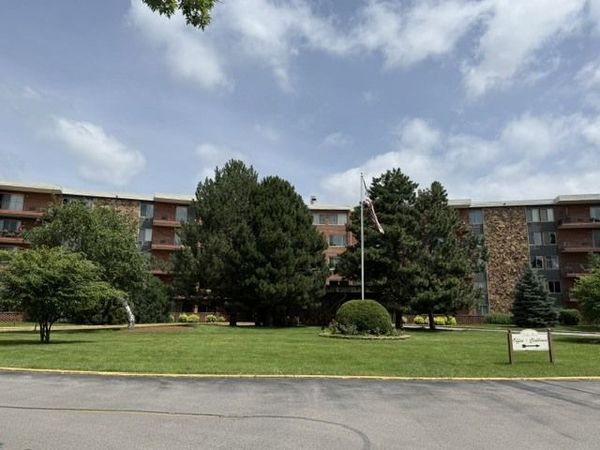 16 E Old Willow Road , Unit 405s, Prospect Heights, IL 60070