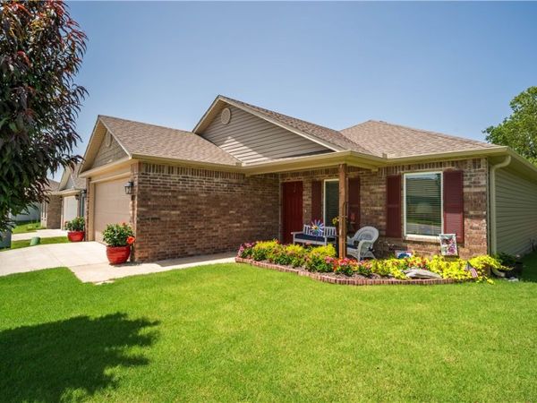 109 W Gillian Avenue , Rogers, AR 72758