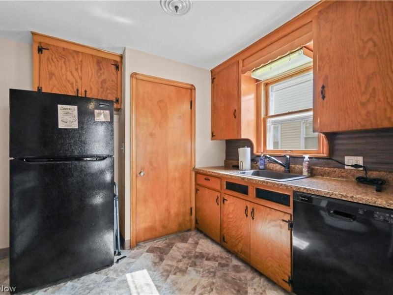 9216 Behrwald Avenue, Brooklyn, OH 44144 Photo 11