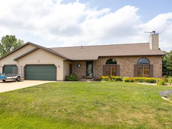 3318 CREEK SIDE DRIVE, Oshkosh, WI 54904