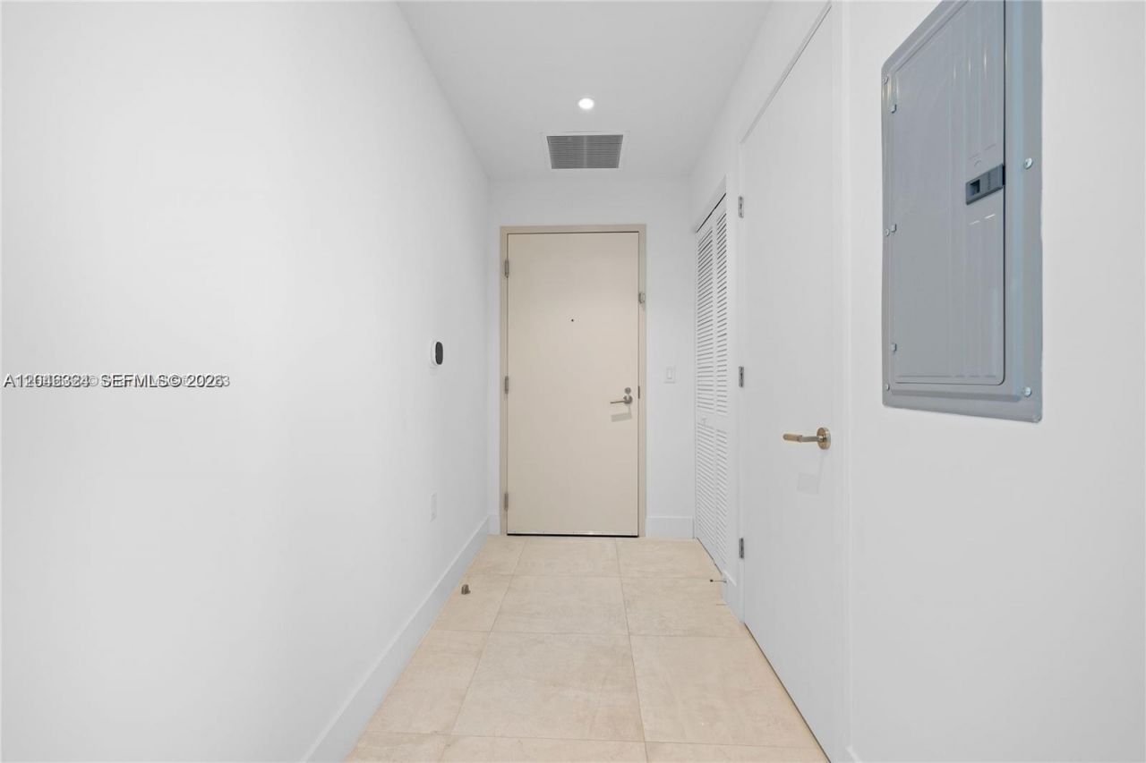 239 SW 9th St , Unit 1502, Miami, FL 33130 Photo