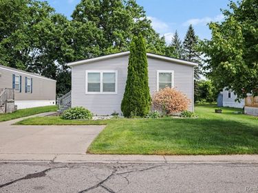2700 Shimmons Road, Auburn Hills, MI 48326