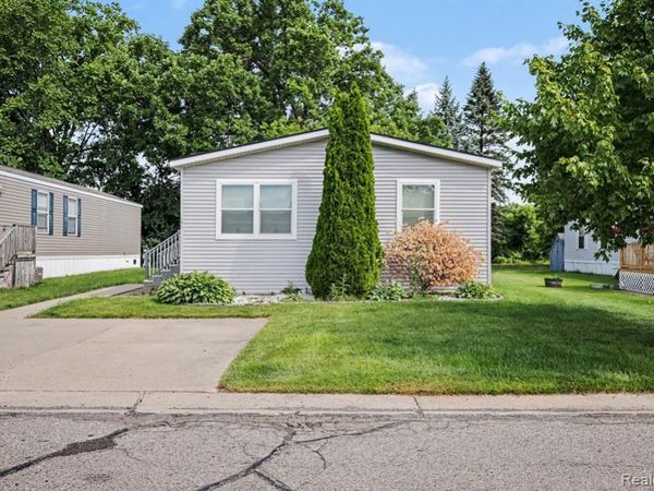2700 Shimmons Road, Auburn Hills, MI 48326