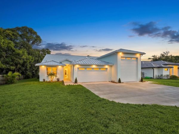 516 SE Alamanda Way, Stuart, FL 34996