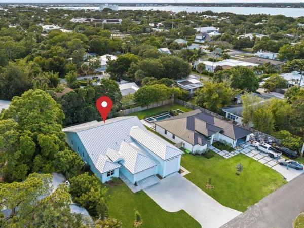 516 SE Alamanda Way, Stuart, FL 34996