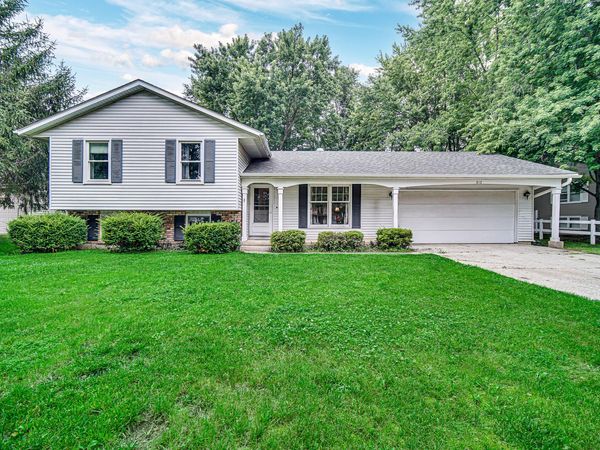 812 Fox Point Drive , Chesterton, IN 46304