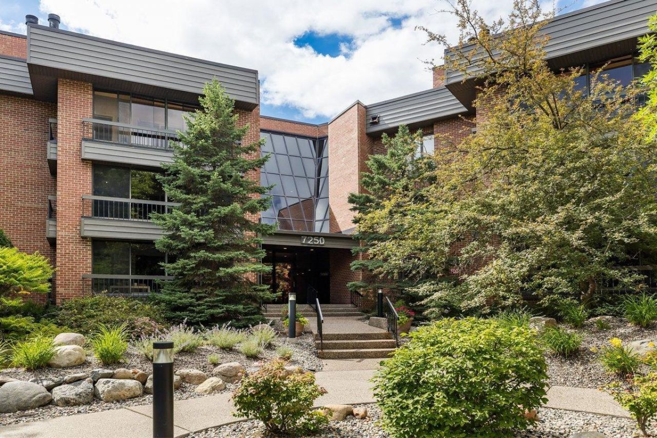 7250 Lewis Ridge Parkway Edina, MN 55439