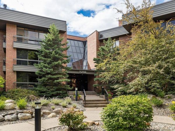 7250 Lewis Ridge Parkway, Unit 112, Edina, MN 55439