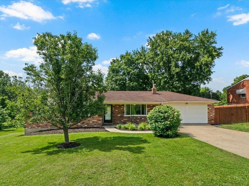 7353 Elkwood Drive, West Chester, OH 45069 Photo 2