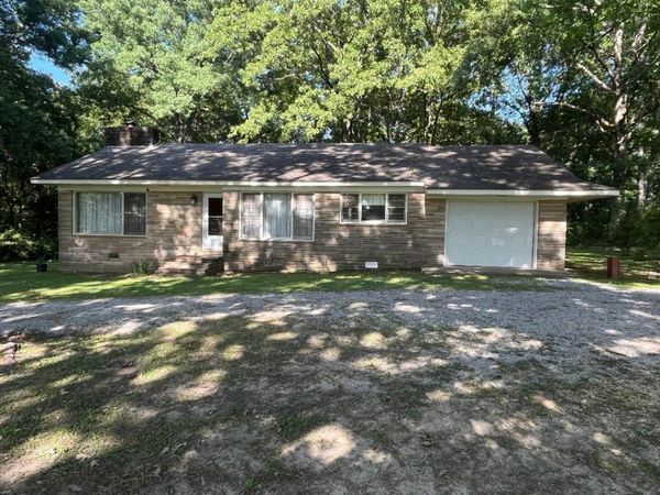50 Natchez St., Tishomingo, MS 38873