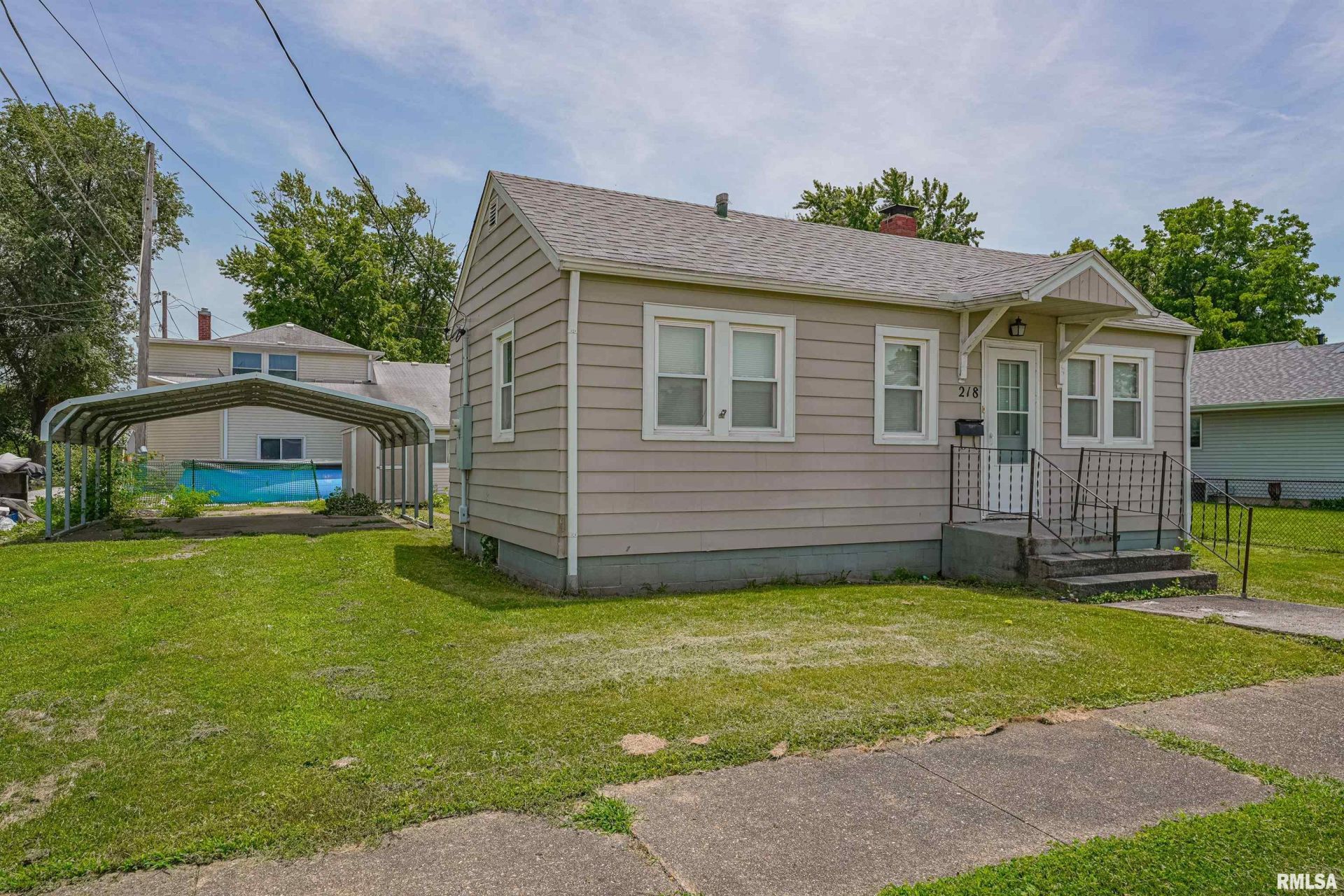 218 S Sheridan Street, Lincoln, IL 62656 Main Photo