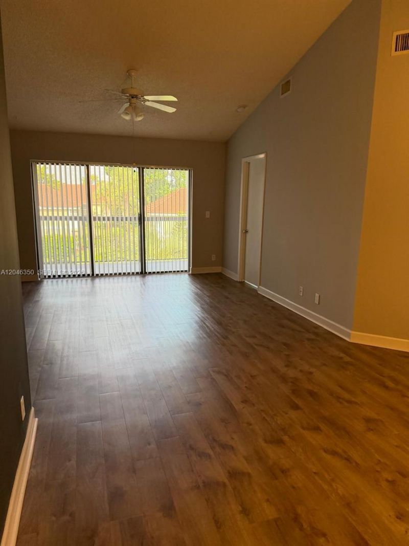 5761 Riverside Dr , Unit 304B4, Coral Springs, FL 33067 Photo