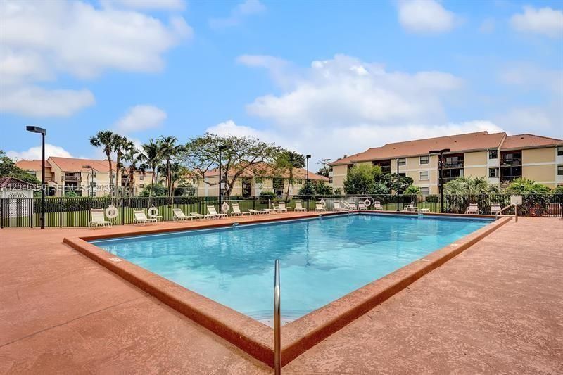 5761 Riverside Dr , Unit 304B4, Coral Springs, FL 33067 Photo
