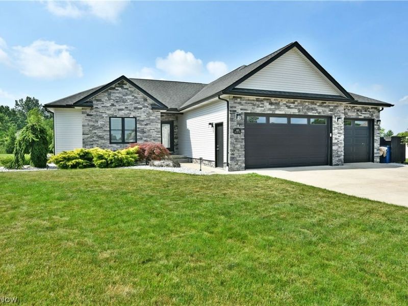 4885 Treeline Trail, New Middletown, OH 44442 Photo 2