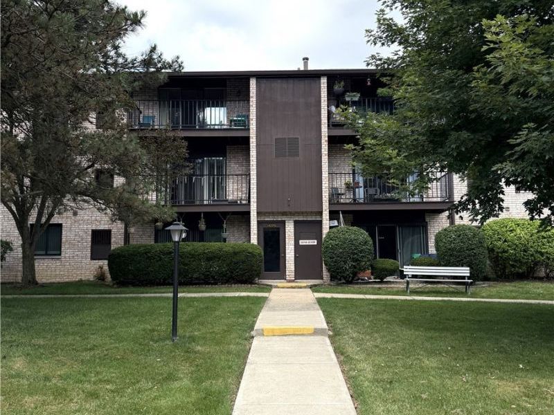 16370 Heather Lane, Unit 303, Middleburg Heights, OH 44130 Photo 1
