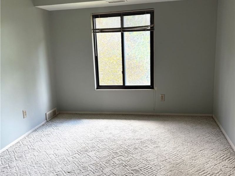 16370 Heather Lane, Unit 303, Middleburg Heights, OH 44130 Photo 12