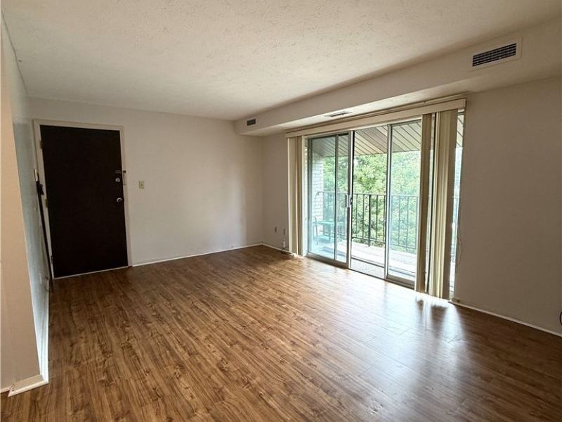 16370 Heather Lane, Unit 303, Middleburg Heights, OH 44130 Photo 2