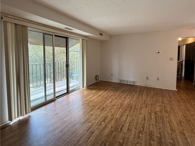 16370 Heather Lane, Unit 303, Middleburg Heights, OH 44130 Photo 3