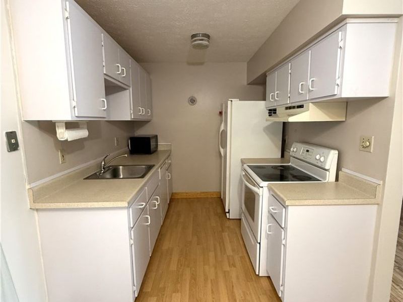 16370 Heather Lane, Unit 303, Middleburg Heights, OH 44130 Photo 6