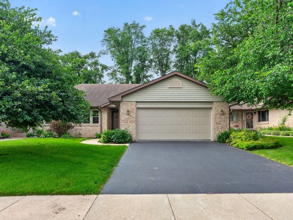 6207 CARRIAGE GREEN Way, Rockford, IL 61108