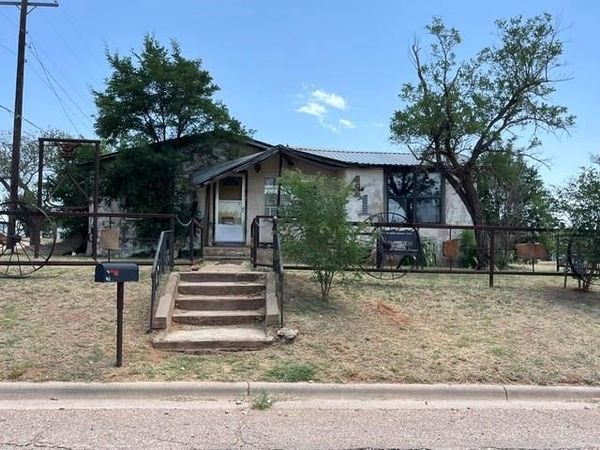 412 E 7th Street, Rotan, TX 79546