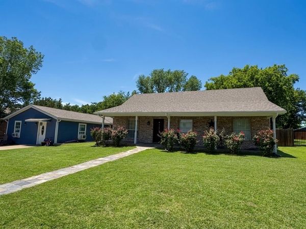 606 Iowa Street , Keene, TX 76059