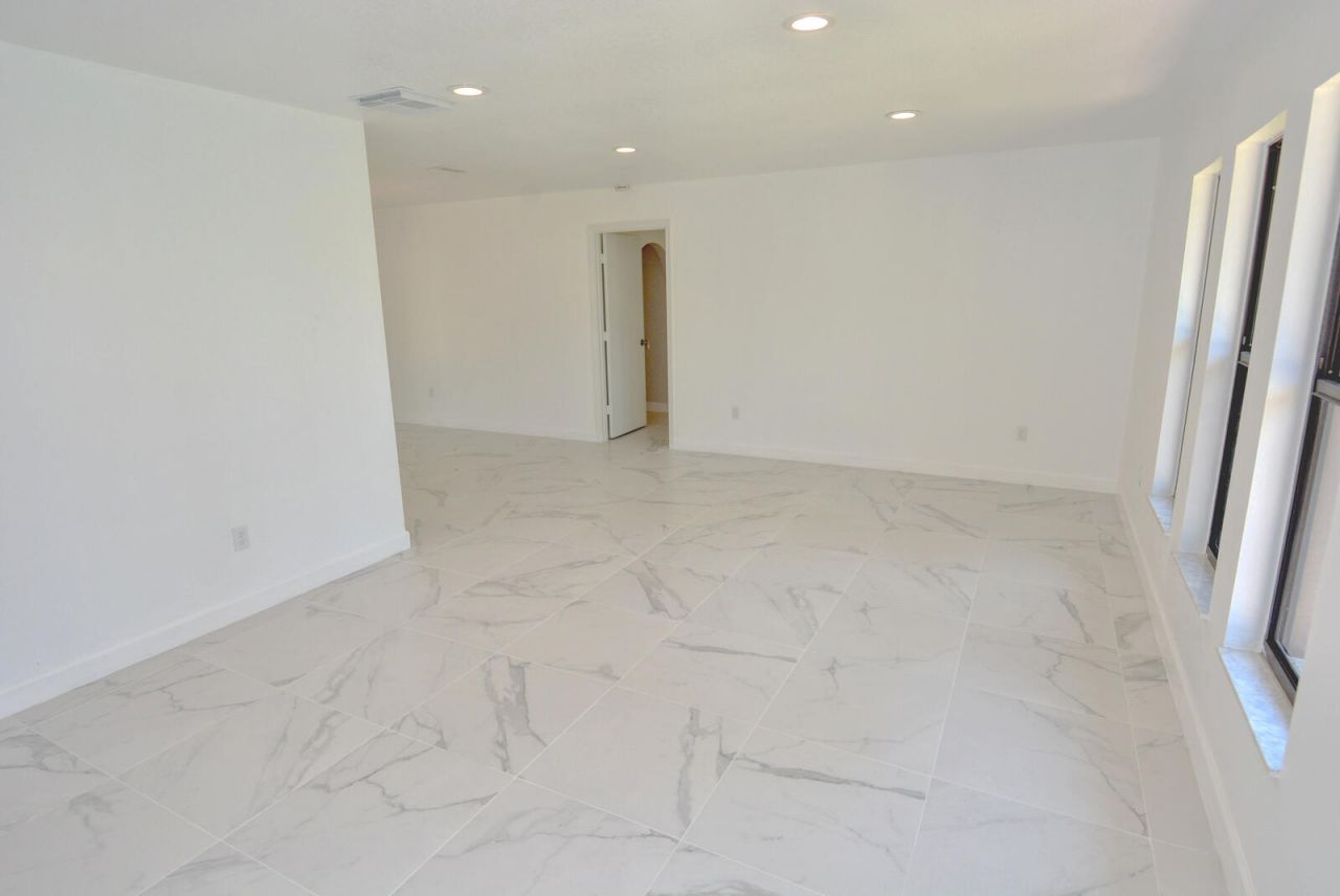943 SE Browning Avenue, Port Saint Lucie, FL 34983 Photo