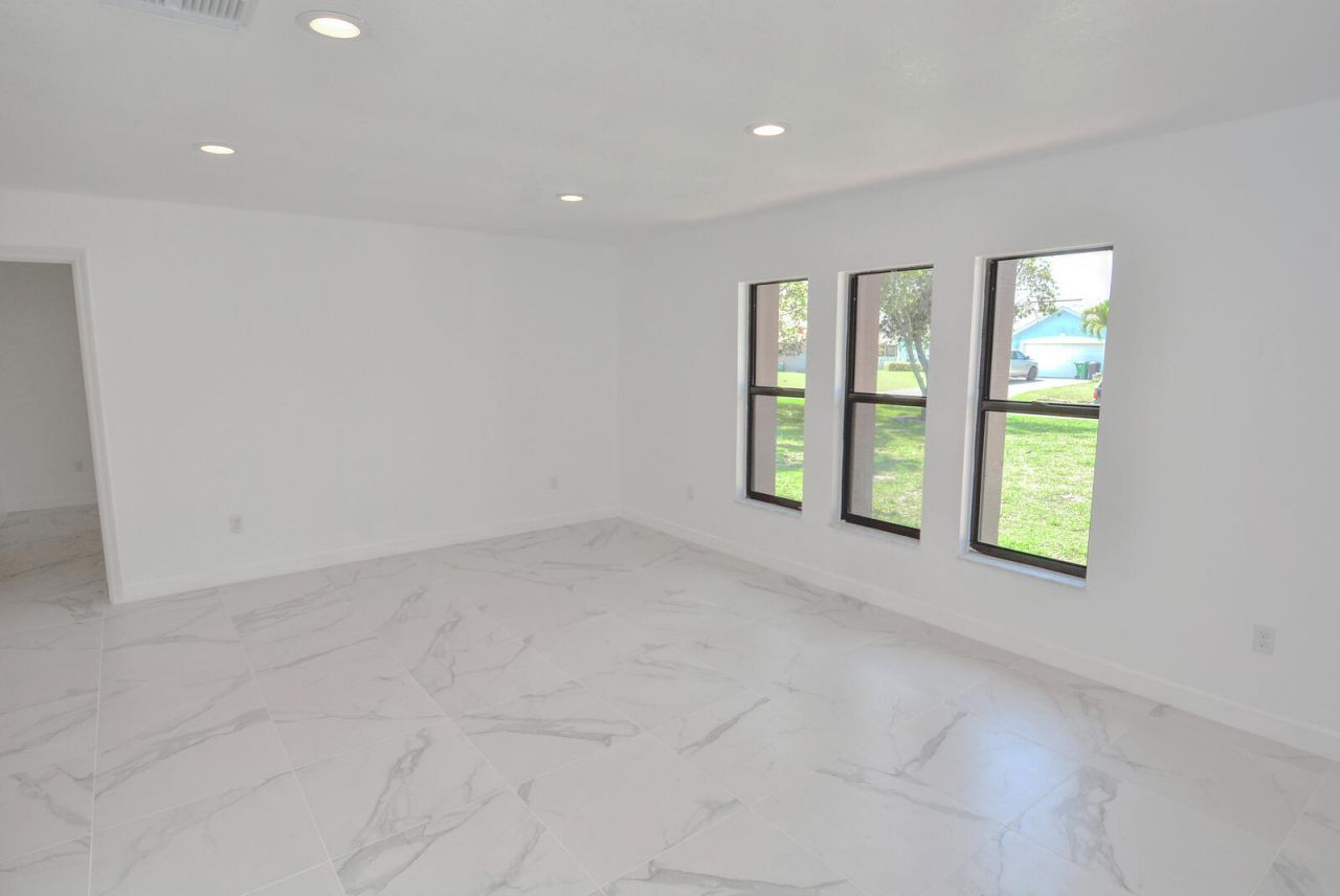 943 SE Browning Avenue, Port Saint Lucie, FL 34983 Photo